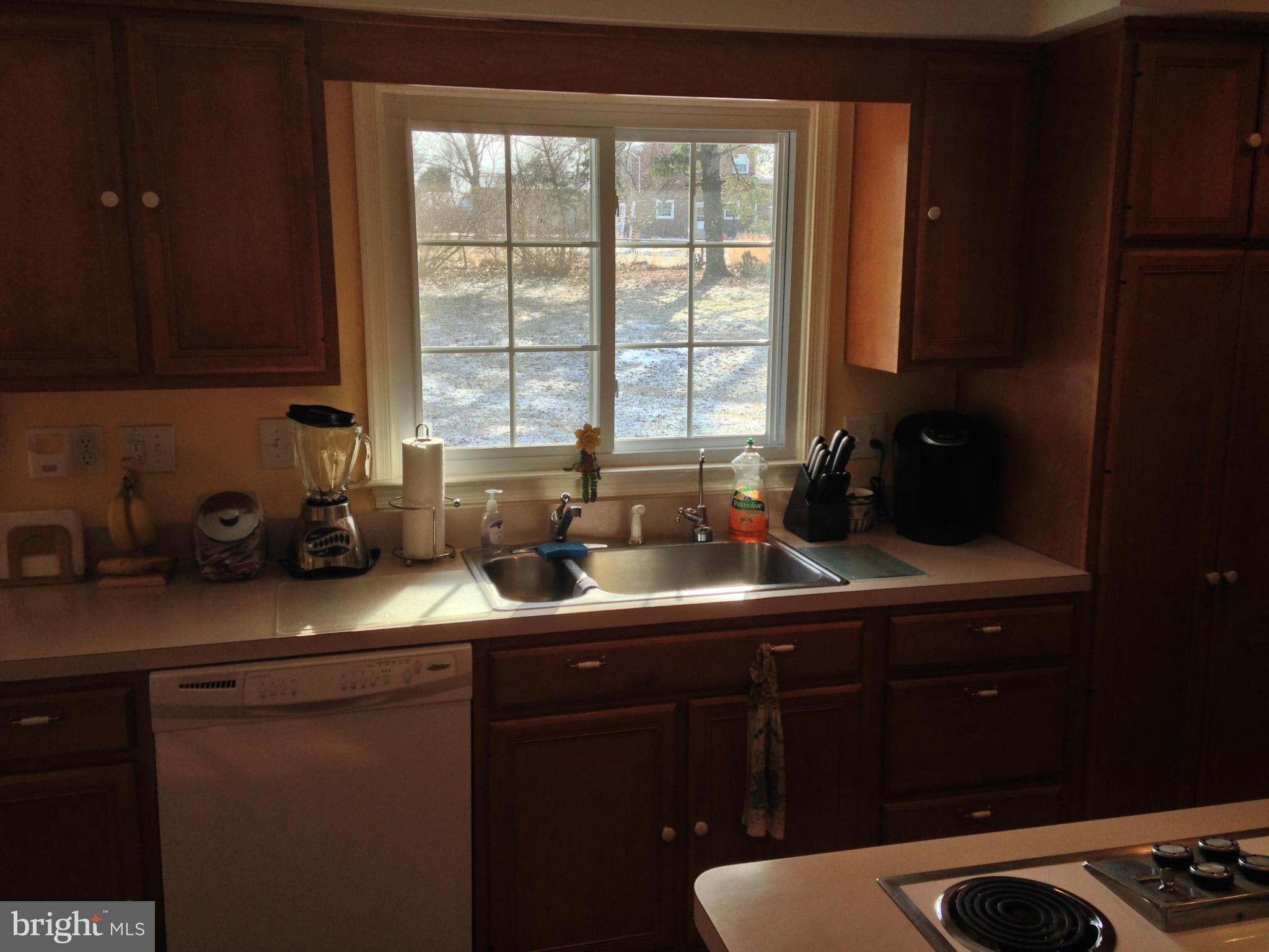 13932 Schaeffer Road Germantown, MD 20874 - Photo 10 of 25 Kitchen