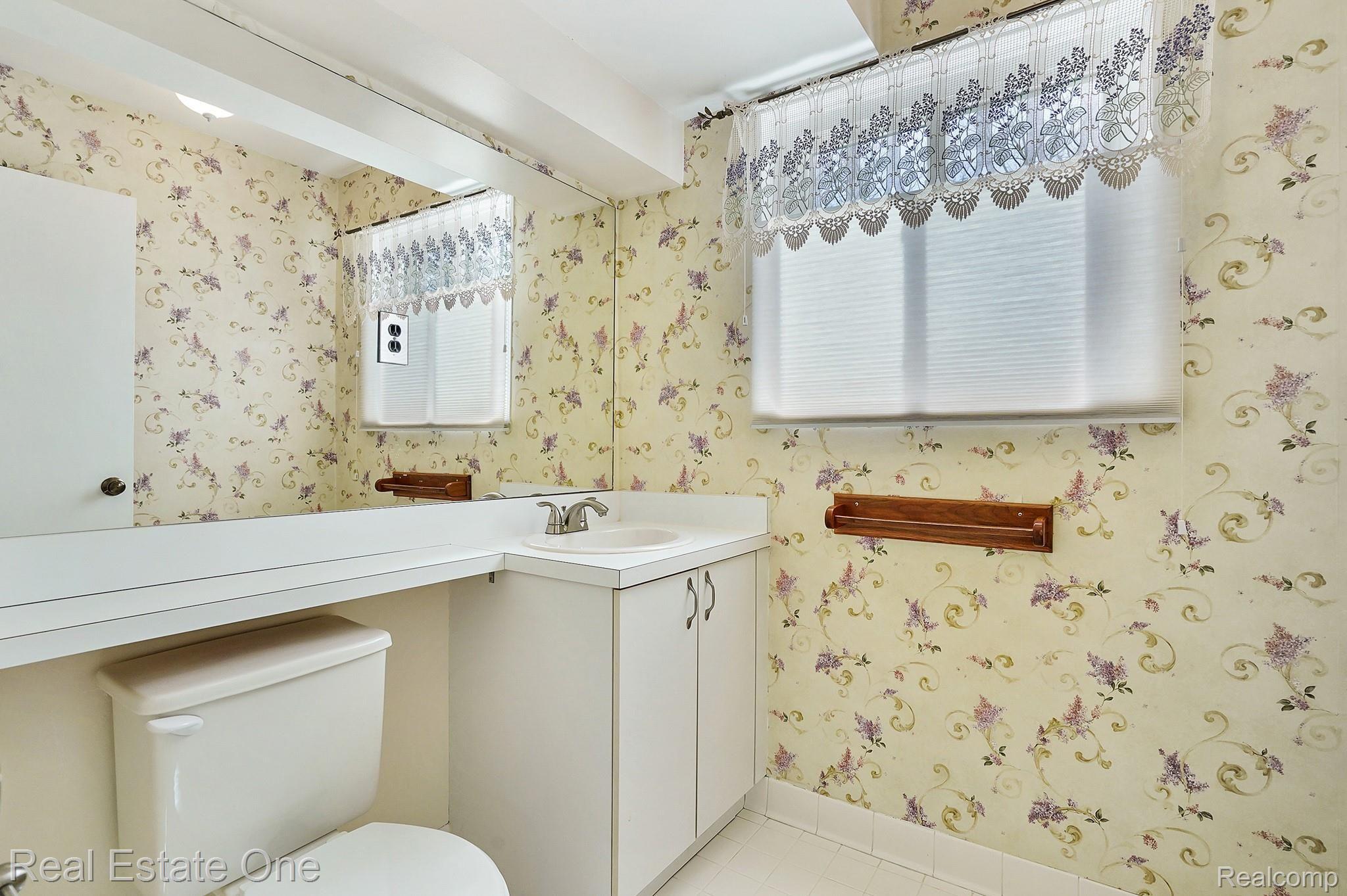 5891 Shaun Road West Bloomfield, MI 48322 - Photo 25 of 37 024 Lav.jpg