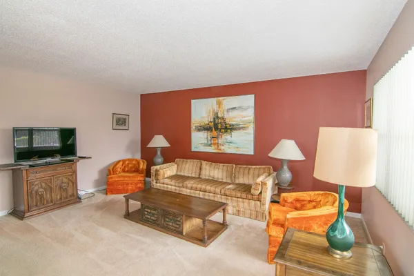 $1,400 | 39 Burgundy A, Delray Beach, FL 33484