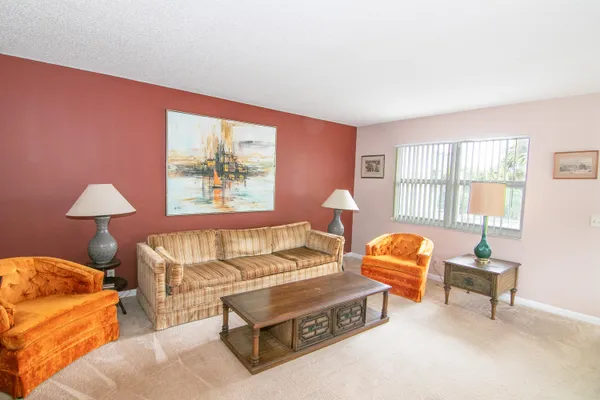 $1,400 | 39 Burgundy A, Delray Beach, FL 33484
