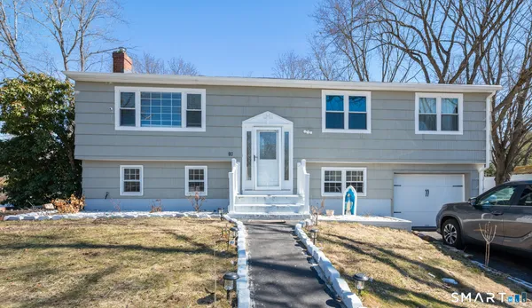 $425,000 | 18 Crestwood Trail, East Hartford, CT 06118