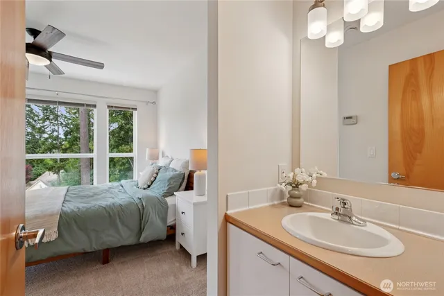 a en suite bathroom with a double vanity sink and a mirror