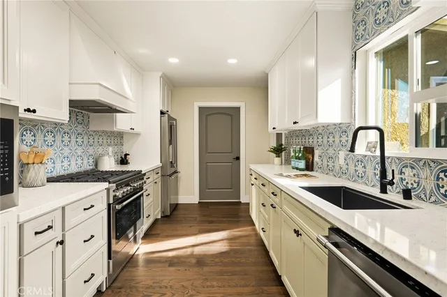 $1,279,000 | 2302 Lori Lane, Santa Ana, CA 92706