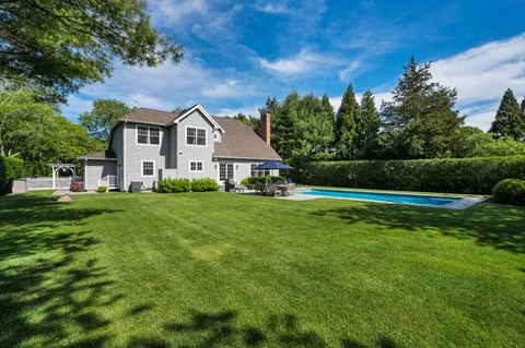 15 Cedar Court, East Hampton, NY 11937