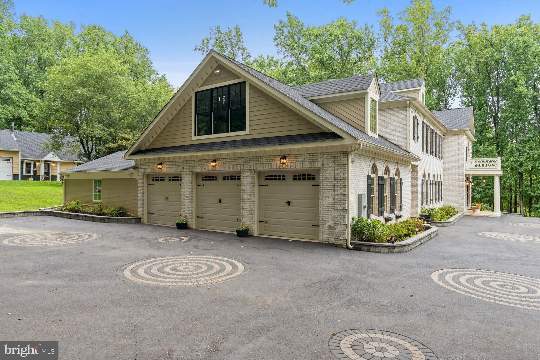 10813 Lockland Road Potomac, MD 20854 - Photo 6 of 73 a view of a house with a patio