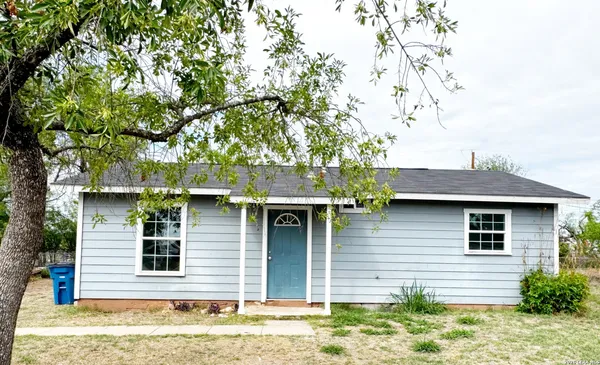 $189,000 | 501 Corley Drive, Devine, TX 78016