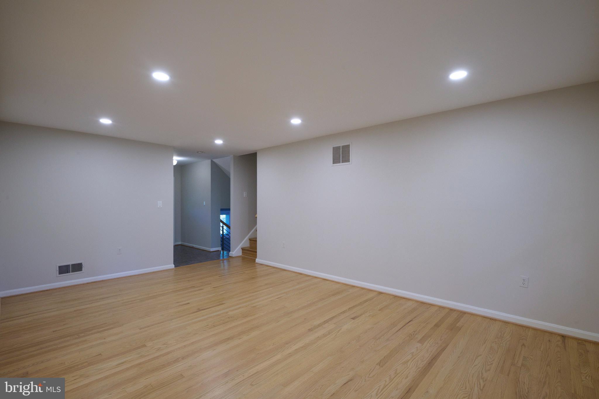 2403 Arrow Park Drive Alexandria, VA 22306 - Photo 15 of 56 Living Room