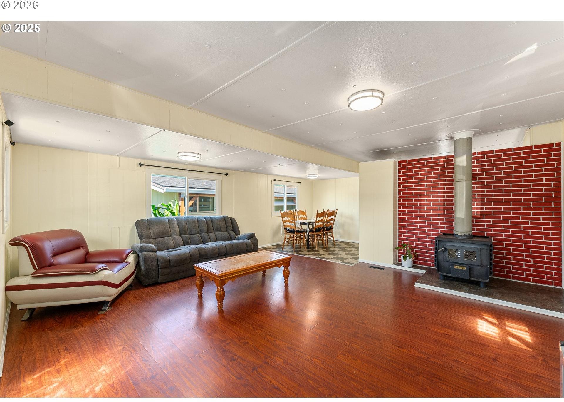 8951 Southeast Fuller Road, Unit 7 Happy Valley, OR 97086 - Photo 2 of 24 Living Room