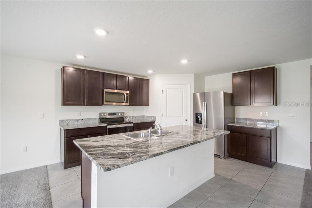 7575 Sail Clover Lane Zephyrhills, FL 33540 - Photo 4 of 27