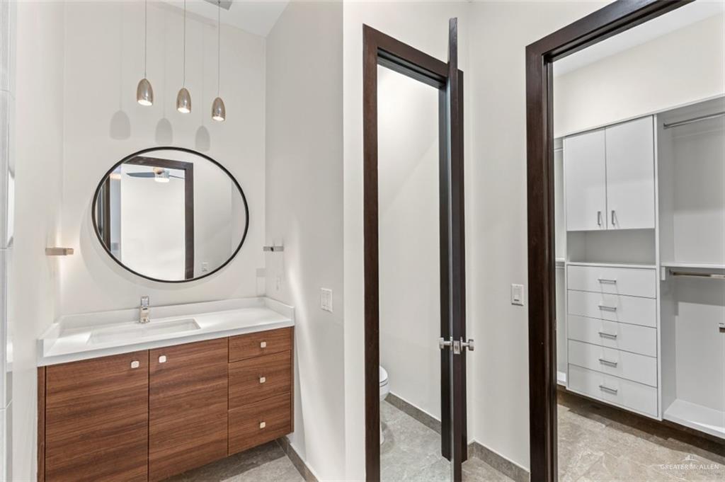 1425 Encanto Road, Unit SERVICE Weslaco, TX 78596 - Photo 22 of 45 Full bath with vanity and a closet