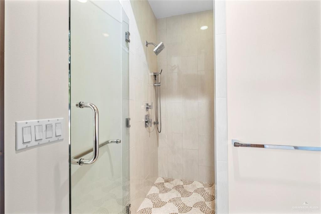 1425 Encanto Road, Unit SERVICE Weslaco, TX 78596 - Photo 27 of 45 Full bathroom with a shower stall