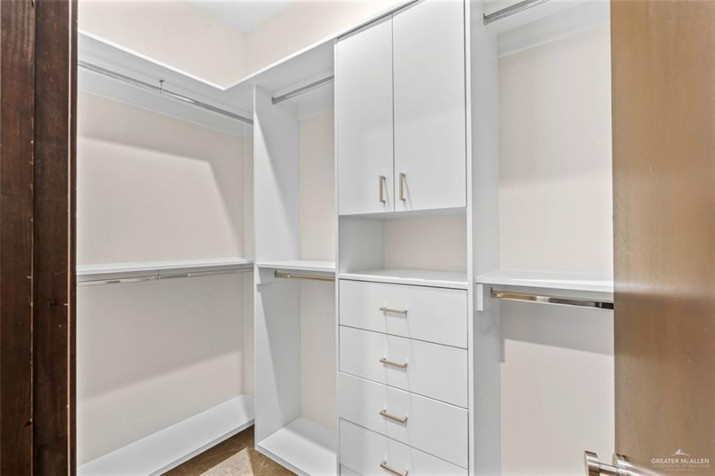 1425 Encanto Road, Unit SERVICE Weslaco, TX 78596 - Photo 30 of 45 View of spacious closet