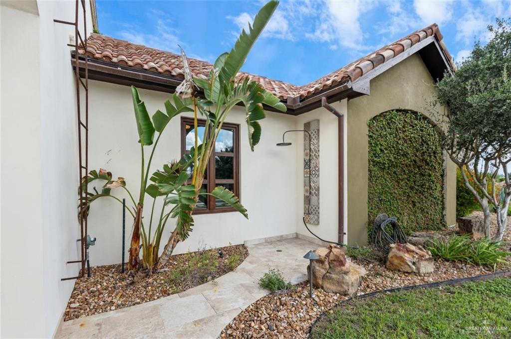 1425 Encanto Road, Unit SERVICE Weslaco, TX 78596 - Photo 7 of 45 Pool side shower