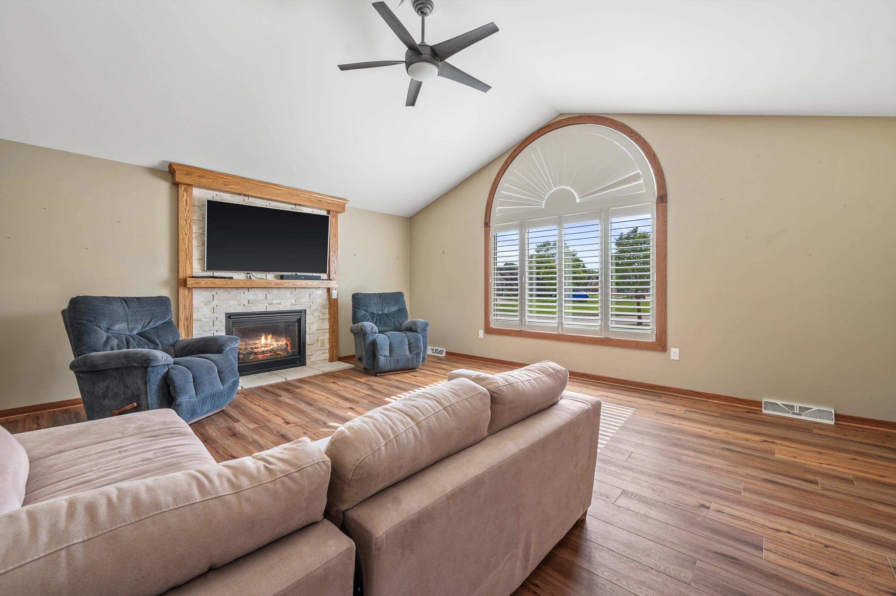 2803 Ridgeline Circle Waukesha, WI 53188 - Photo 3 of 38 Living Room w/ Large Picture Window