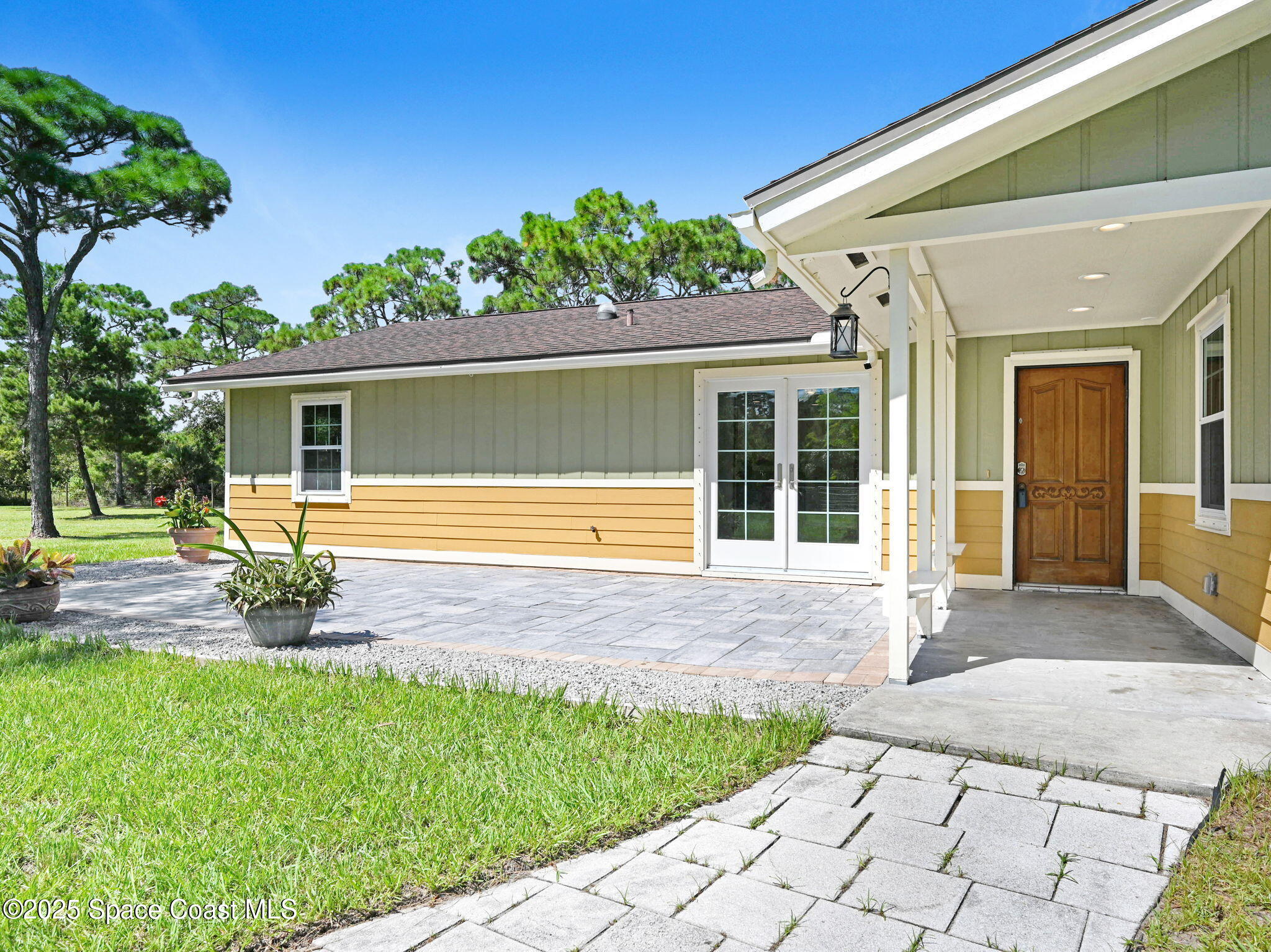 6570 Whispering Pines Lane Grant, FL 32949 - Photo 20 of 62 a view of a house with backyard and sitting area