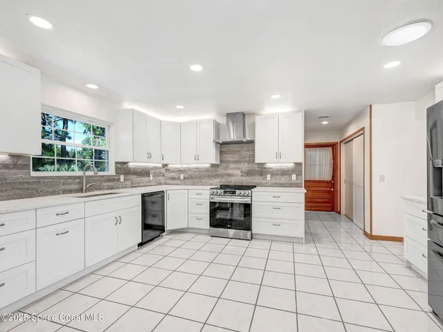 $685,000 | 6570 Whispering Pines Lane, Grant, FL 32949