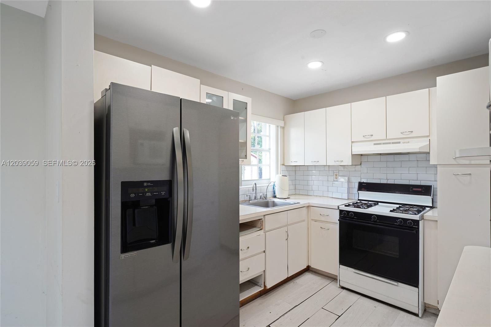 10051 Southwest 13th Terrace Miami, FL 33174 - Photo 12 of 26
