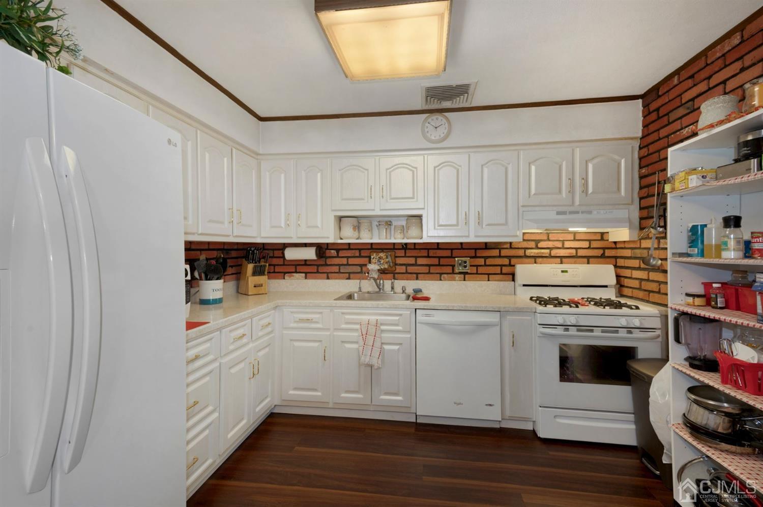 25 Clausen Road Edison, NJ 08817 - Photo 5 of 21 Gallery Image 5