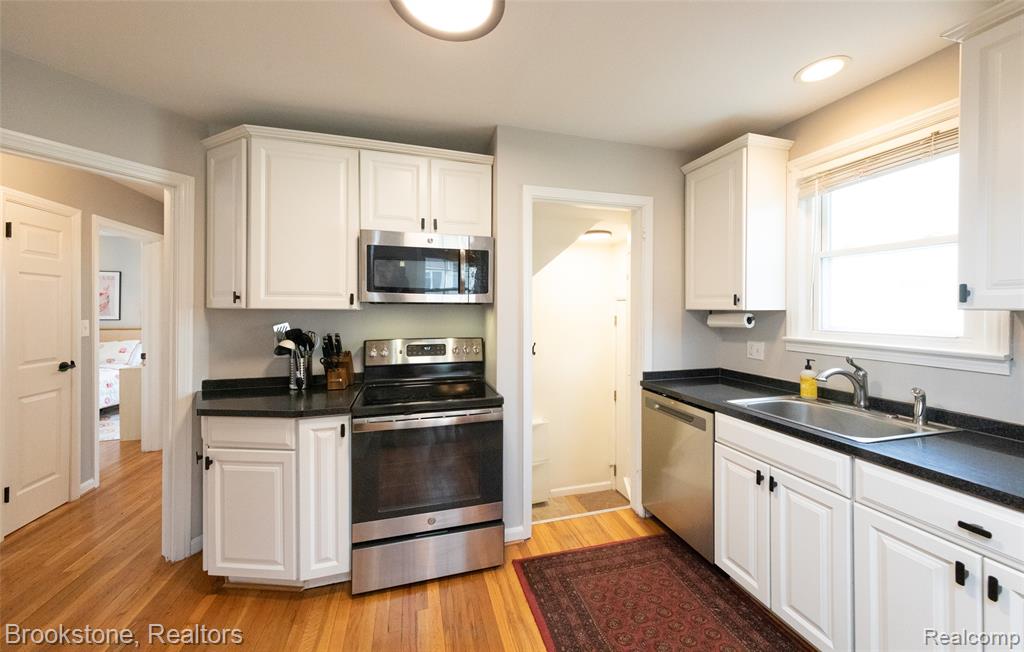 2156 Cambridge Road Berkley, MI 48072 - Photo 17 of 39 Gallery Image 17