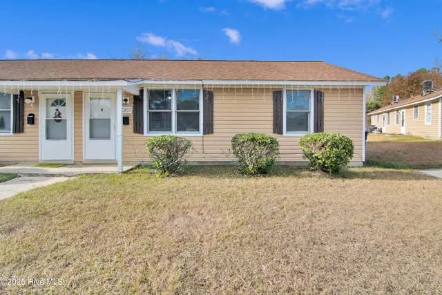 $1,000 | 1007 Davis Street, Jacksonville, NC 28540
