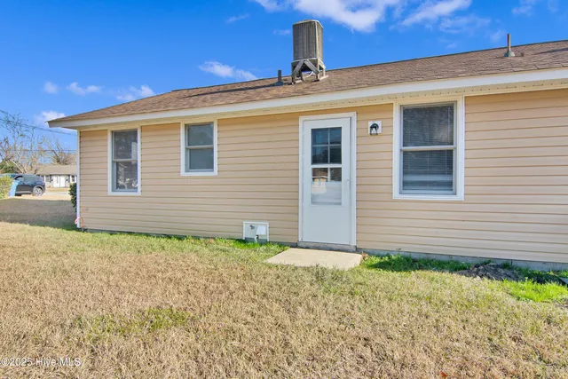 $1,000 | 1007 Davis Street, Jacksonville, NC 28540