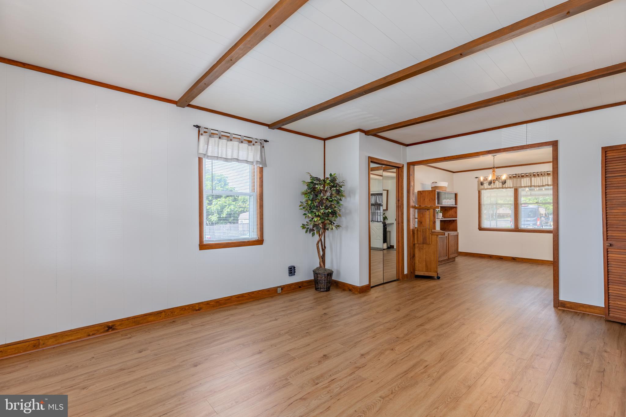 1654 Manor Road Baltimore, MD 21222 - Photo 3 of 43