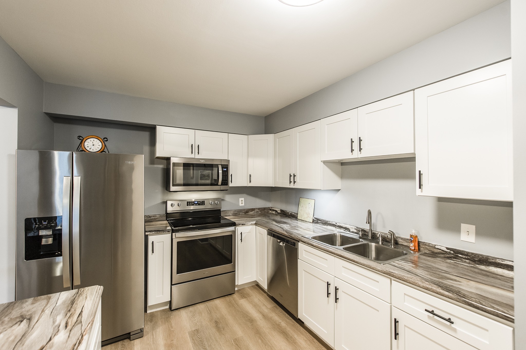 200 Sanders Ferry Road, Unit 2103 Hendersonville, TN 37075 - Photo 28 of 53 a kitchen with stainless steel appliances a stove sink and refrigerator