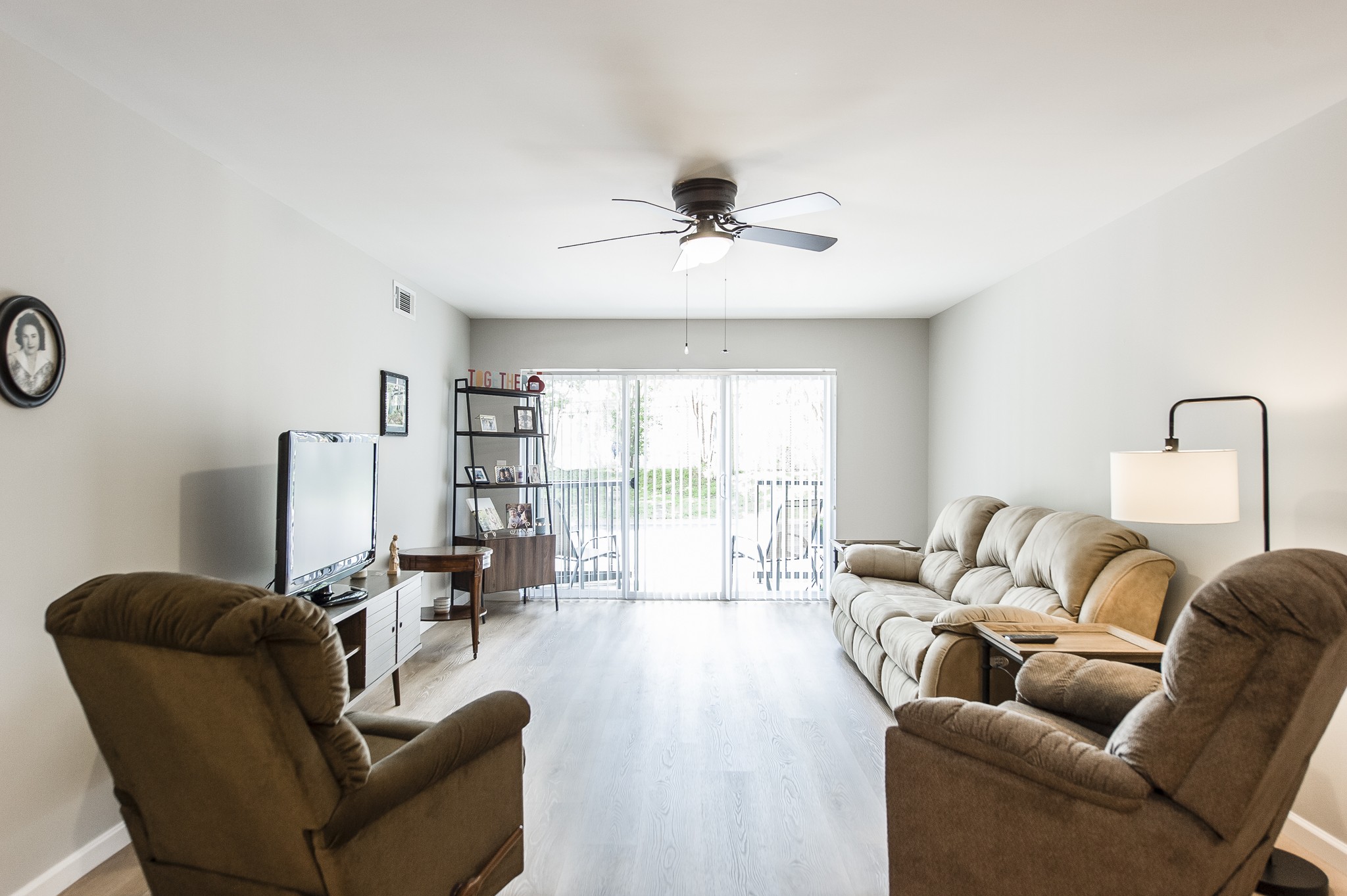 200 Sanders Ferry Road, Unit 2103 Hendersonville, TN 37075 - Photo 37 of 53 a living room with furniture and a large window