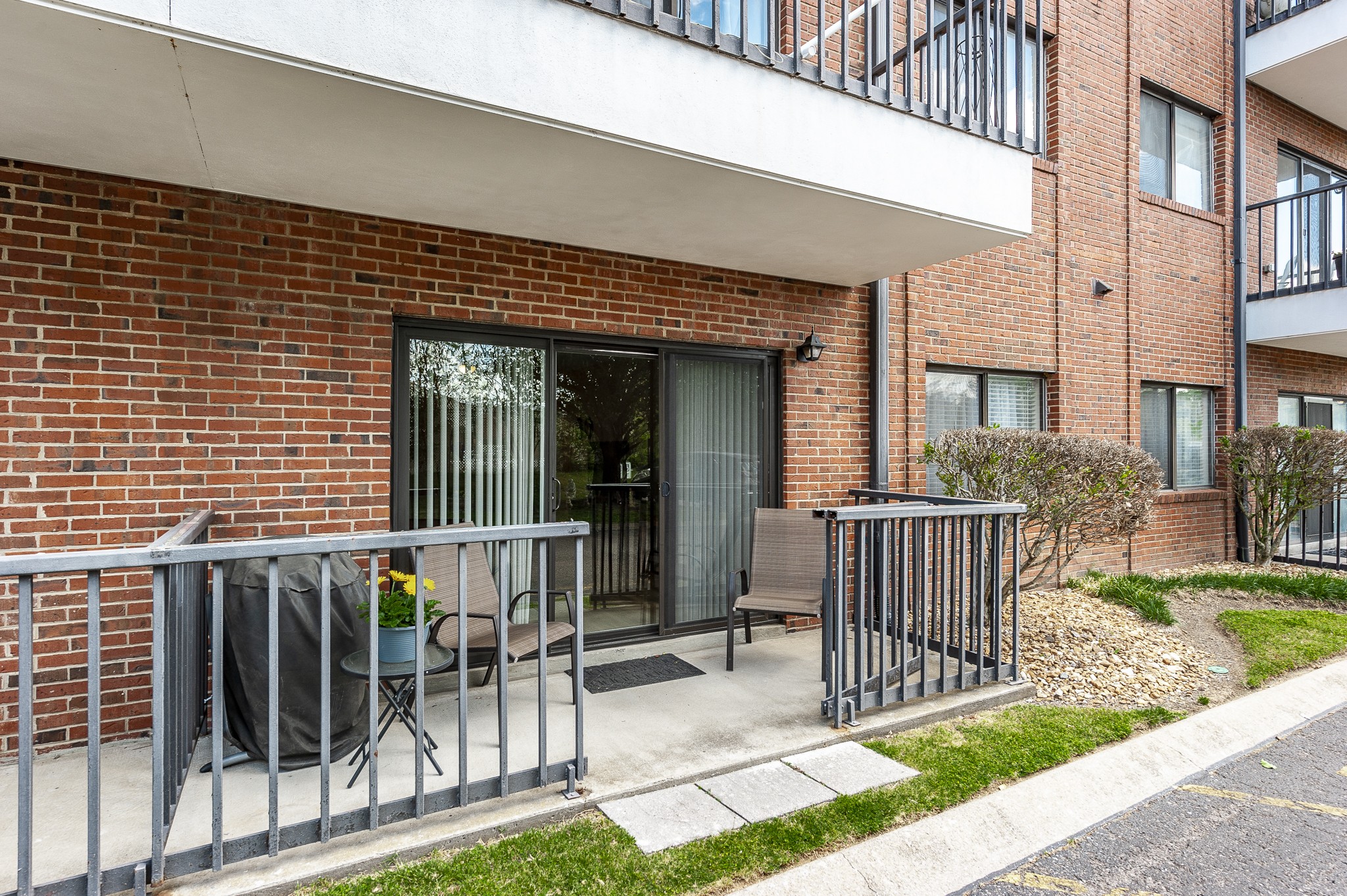 200 Sanders Ferry Road, Unit 2103 Hendersonville, TN 37075 - Photo 42 of 53 a view of a house with backyard and porch