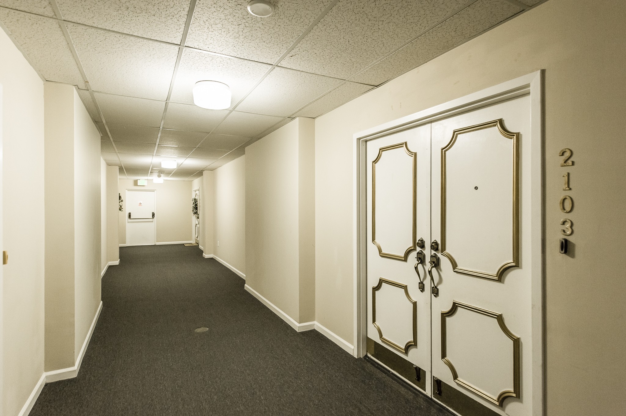 200 Sanders Ferry Road, Unit 2103 Hendersonville, TN 37075 - Photo 47 of 53 a view of a hallway with wooden floor