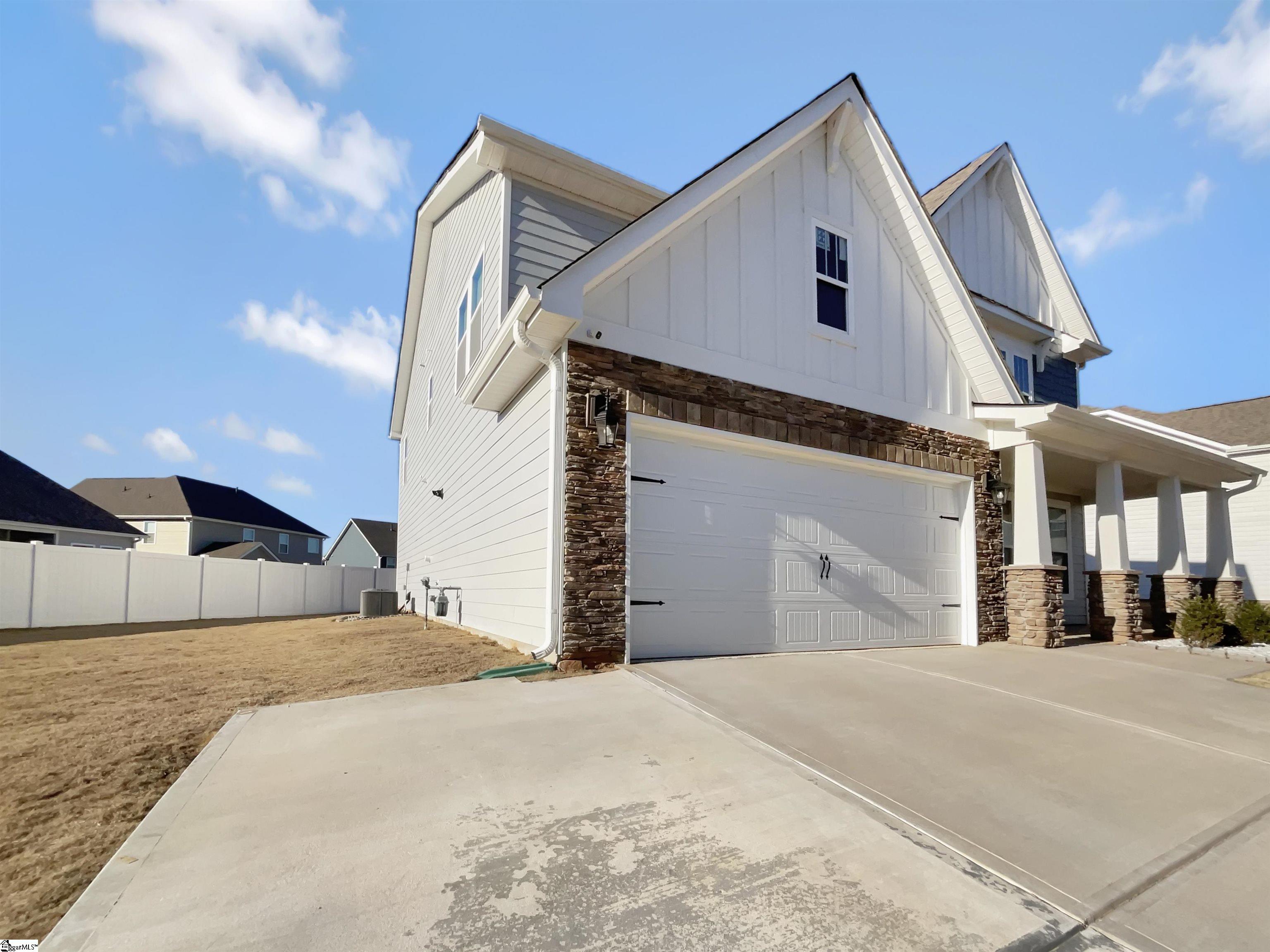 405 Raleighwood Lane Simpsonville, SC 29681 - Photo 6 of 36 Gallery Image 6