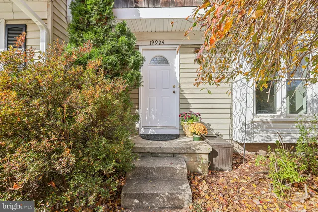 a view of house with outdoor space and sitting space