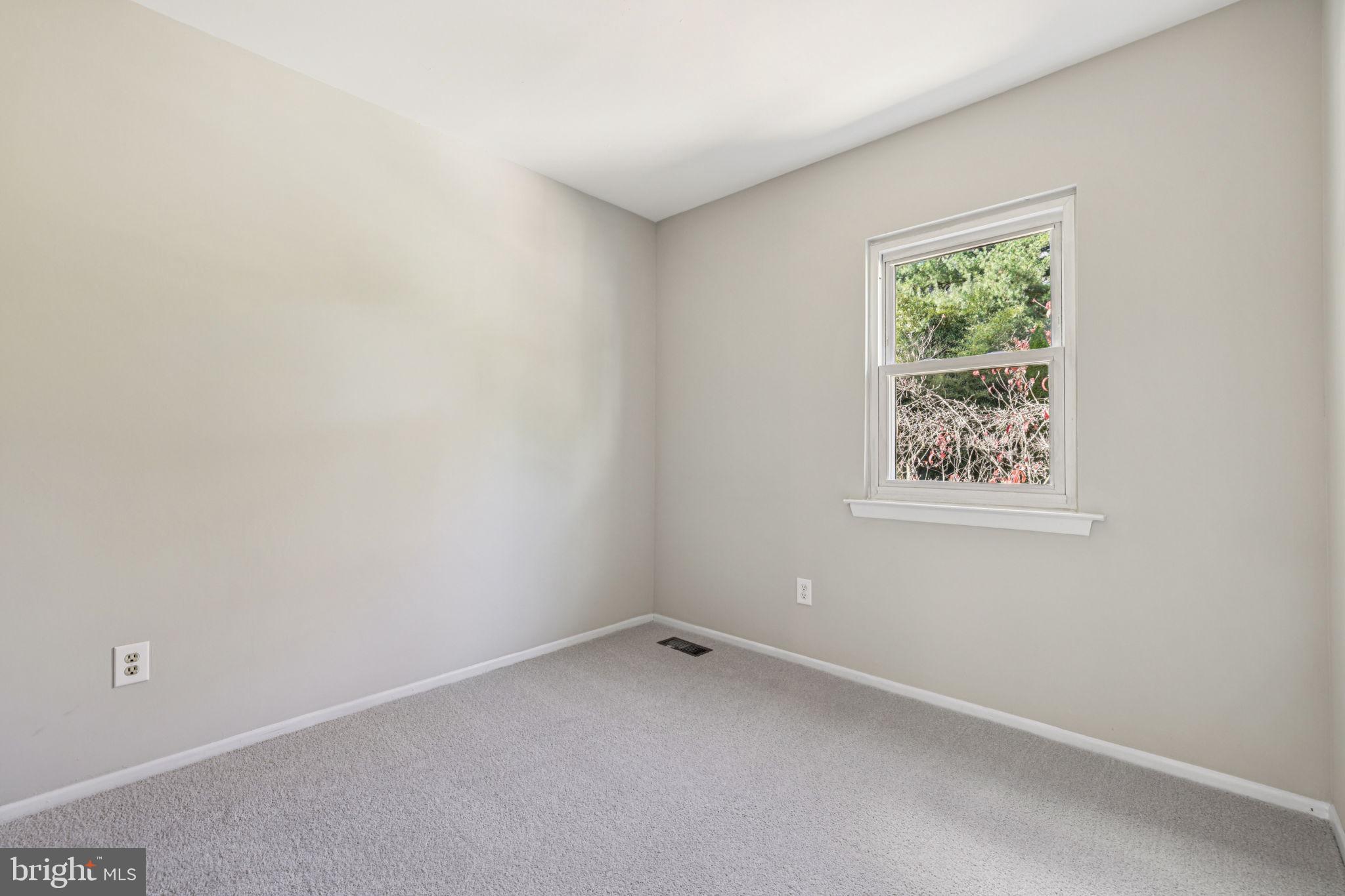 19924 Wyman Way Germantown, MD 20874 - Photo 23 of 47 an empty room with a window
