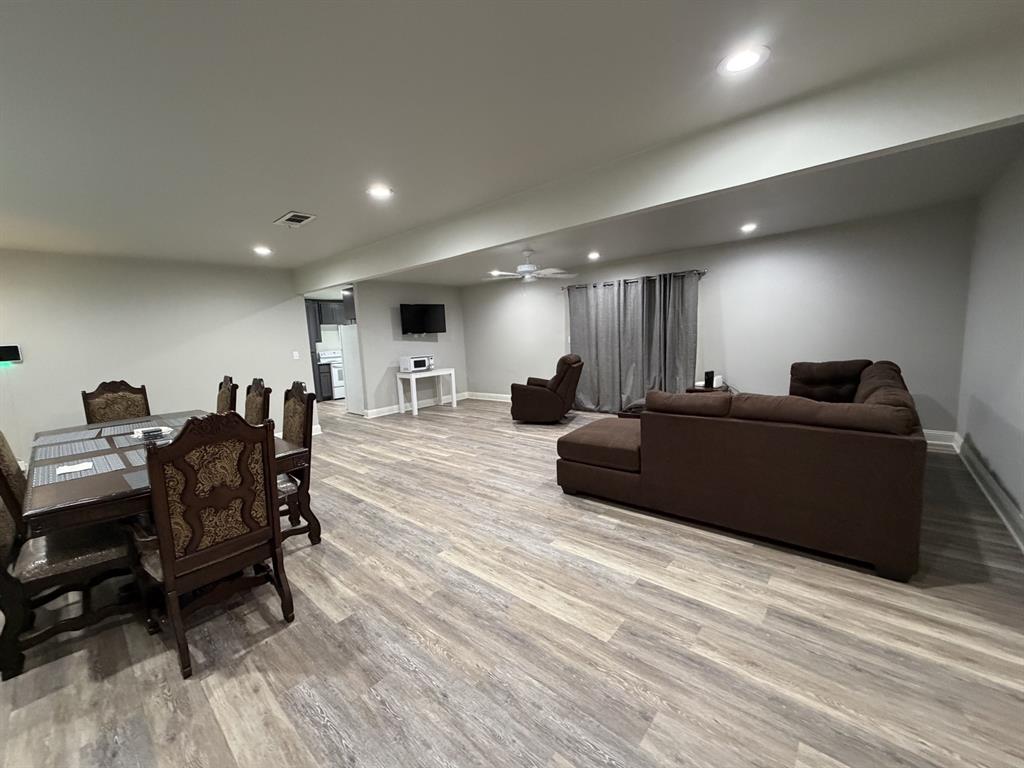 118 Carolyn Street Mansfield, LA 71052 - Photo 15 of 26 a living room with furniture