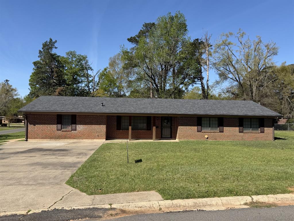 118 Carolyn Street Mansfield, LA 71052 - Photo 2 of 26 a house view with a garden space