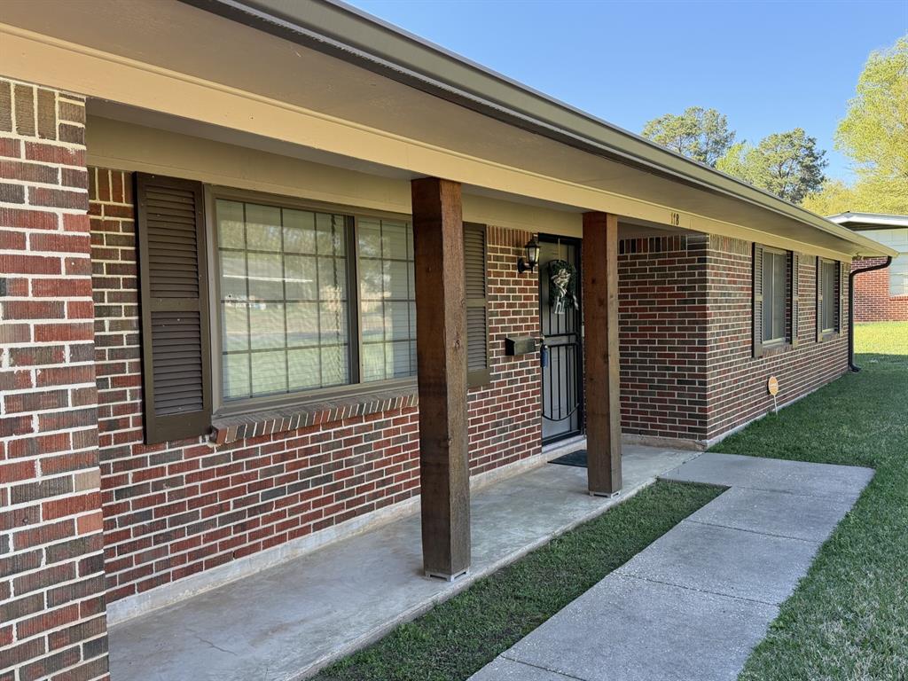 118 Carolyn Street Mansfield, LA 71052 - Photo 3 of 26 a front view of a house with a garden