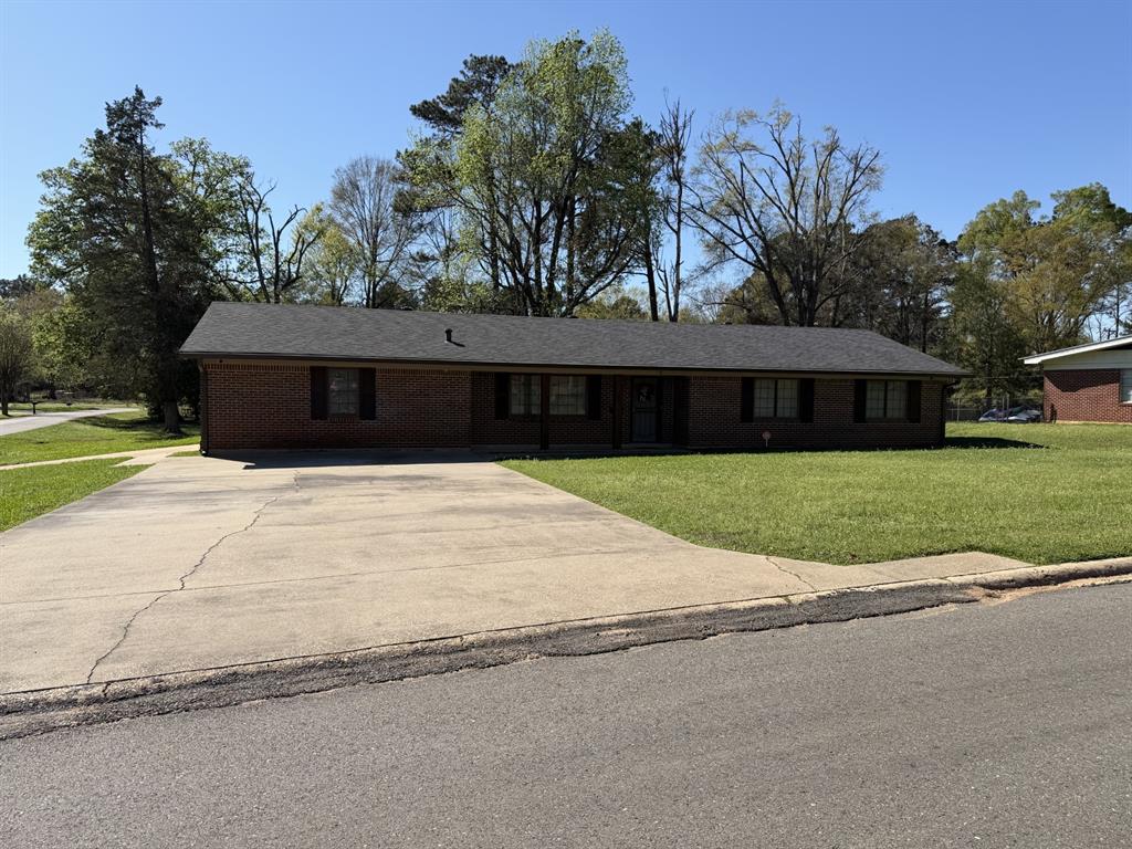 118 Carolyn Street Mansfield, LA 71052 - Photo 4 of 26 a view of backyard with green space
