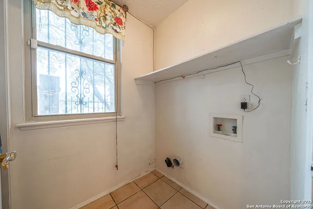 a close view of sink and tap