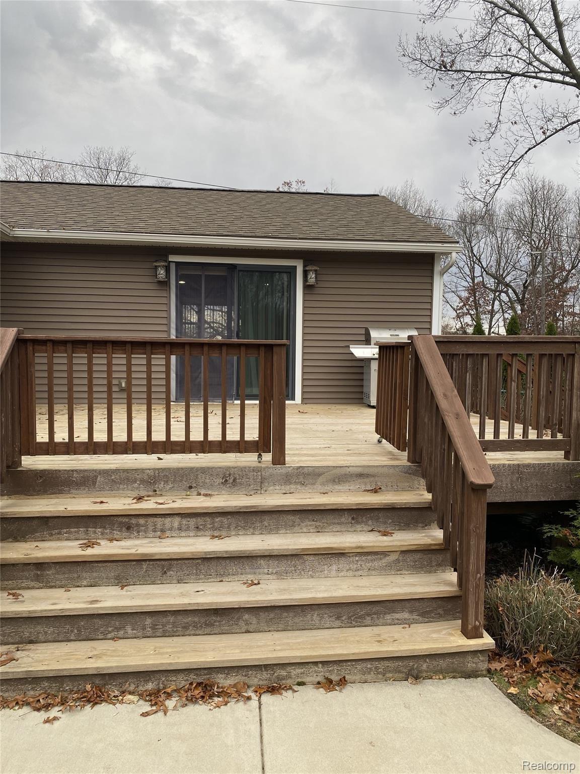 6590 Ridgewood Road Clarkston, MI 48346 - Photo 3 of 30 3.jpeg