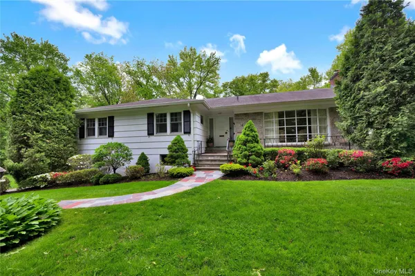 $1,590,000 | 2 Bonnie Briar Lane, Larchmont, NY 10538