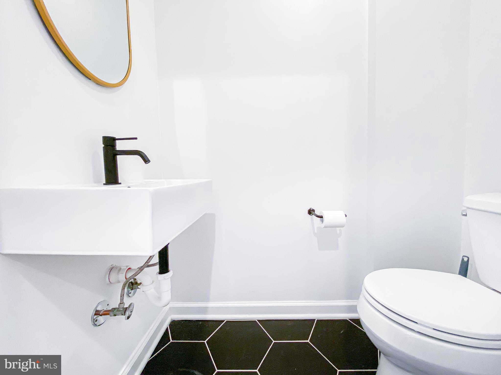 1721 Federal Street Philadelphia, PA 19146 - Photo 21 of 48 First level powder room