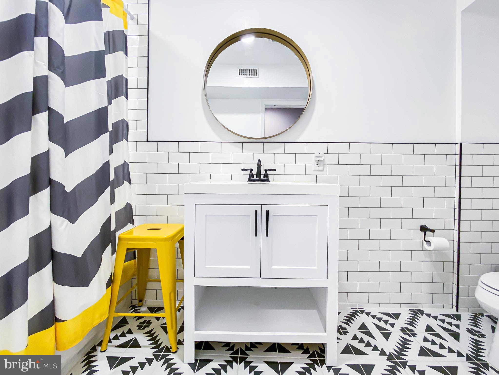 1721 Federal Street Philadelphia, PA 19146 - Photo 25 of 48 Second level full bathroom