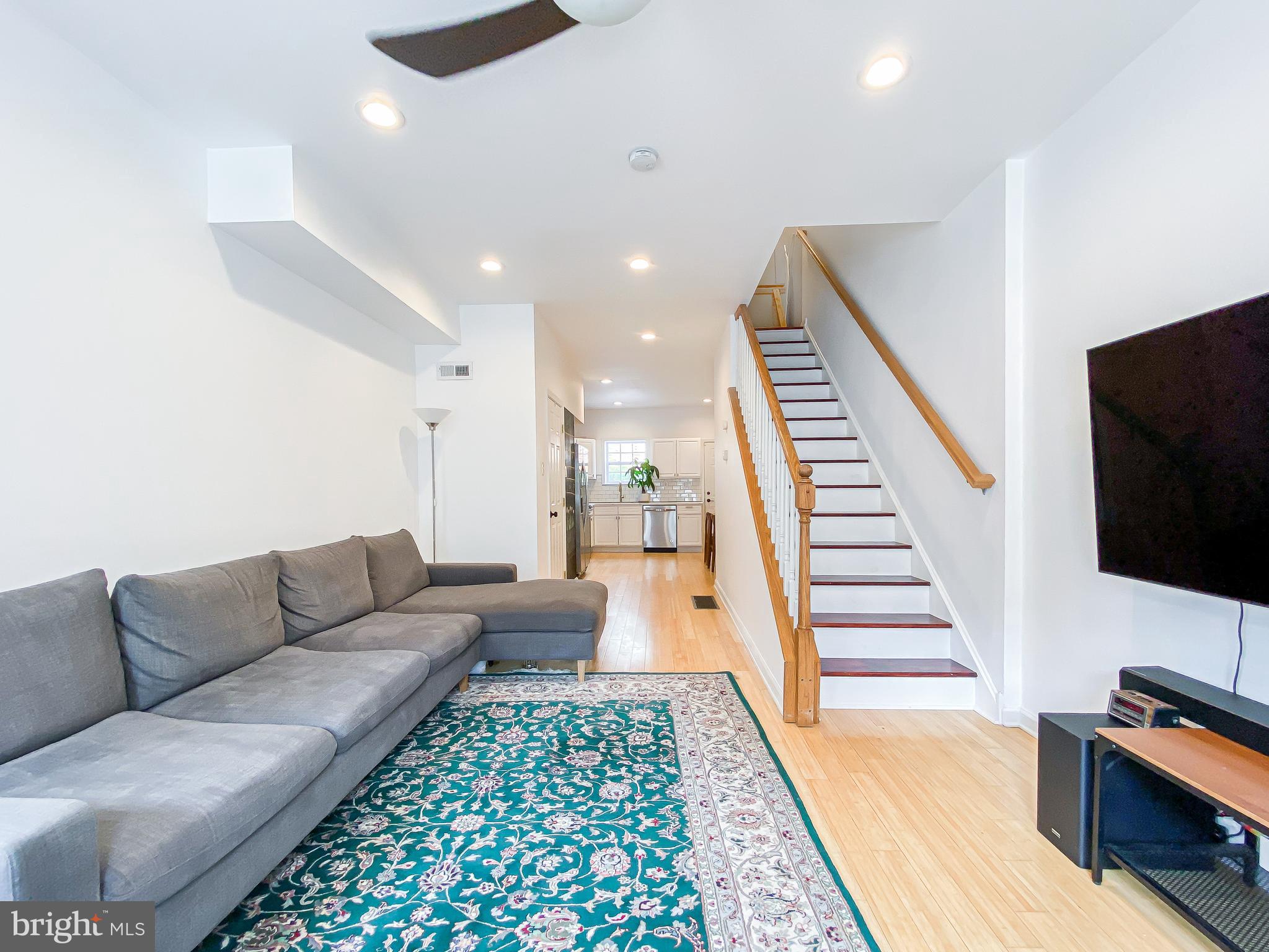 1721 Federal Street Philadelphia, PA 19146 - Photo 5 of 48 Living room