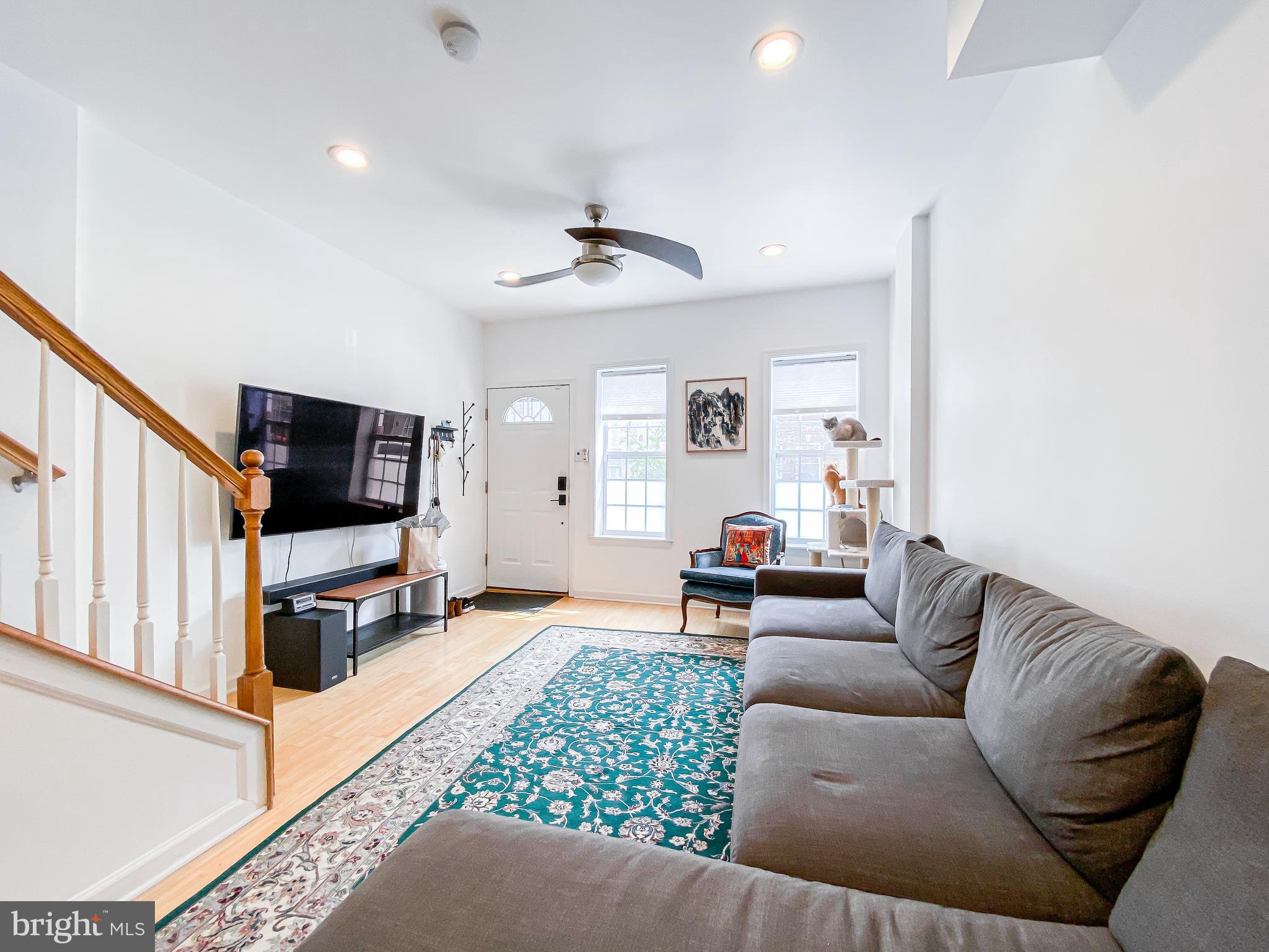 1721 Federal Street Philadelphia, PA 19146 - Photo 8 of 48 Living room