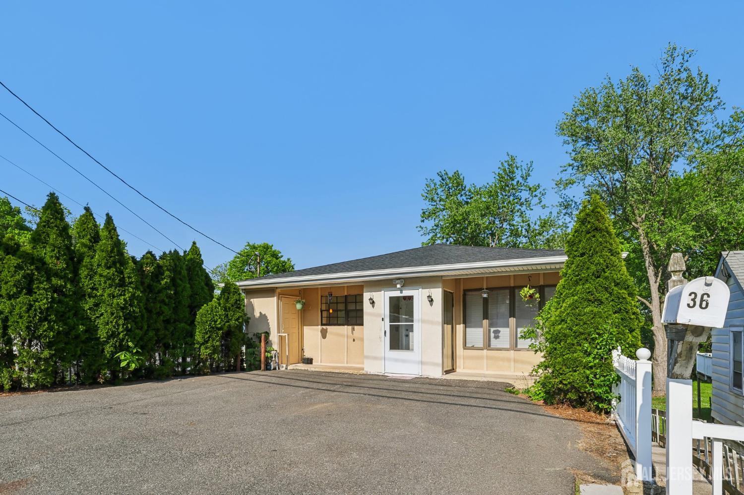 36 Henry Street Edison, NJ 08820 - Photo 1 of 42 a front view of a house with a yard