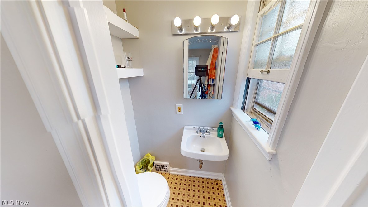3555 Gridley Road Shaker Heights, OH 44122 - Photo 32 of 50 2nd floor half bath