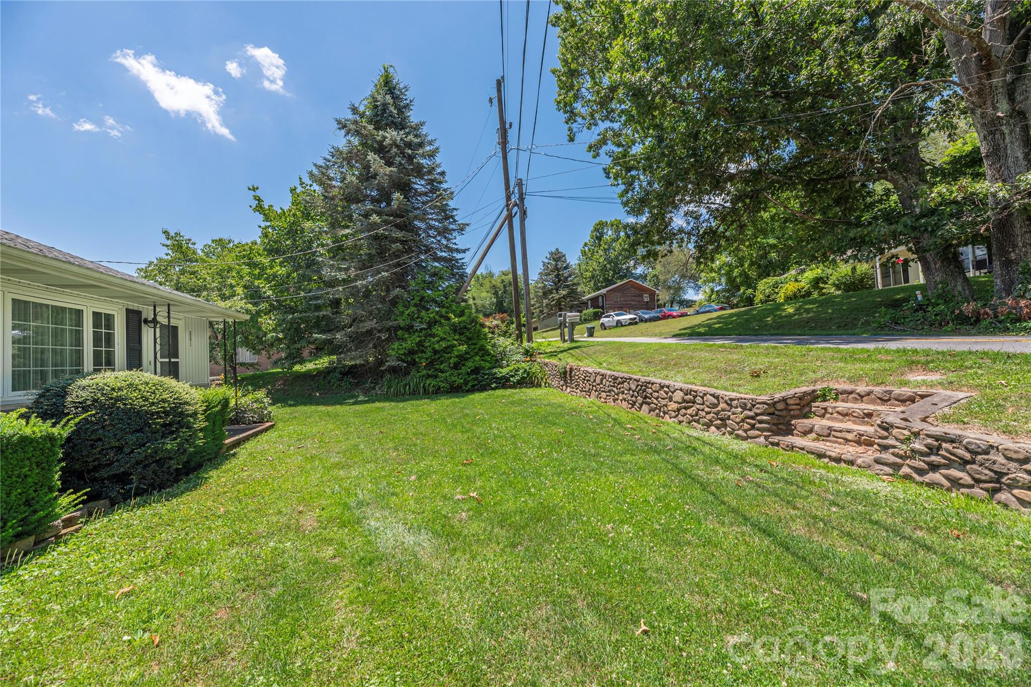 881 Mulberry Street Clyde, NC 28721 - Photo 3 of 29