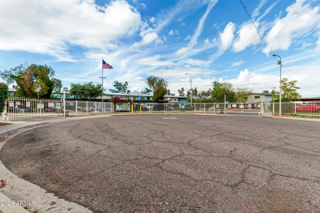 $85,000 | 2569 West Berridge Lane, Unit D215, Phoenix, AZ 85017