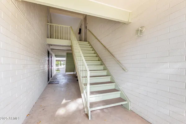 $85,000 | 2569 West Berridge Lane, Unit D215, Phoenix, AZ 85017