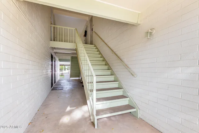 $85,000 | 2569 West Berridge Lane, Unit D215, Phoenix, AZ 85017